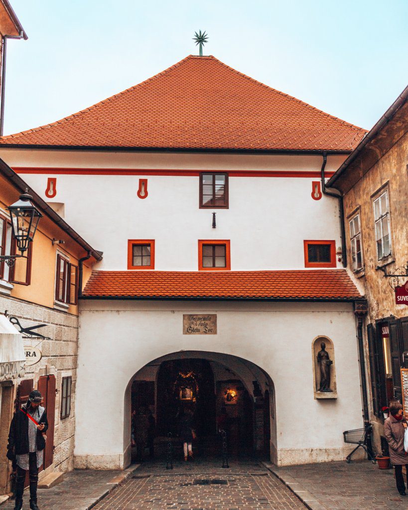 The Stone Gate (and its chapel), the entrance to Upper Town in Zagreb. One of the things to do in Zagreb in 2 days
