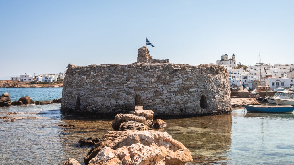The Venetian castle of Naoussa, a must-see in Paros for couples