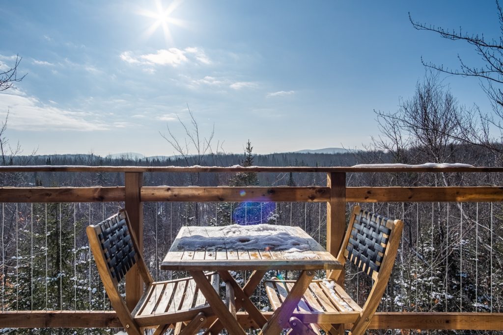 Laö Cabines balcony getaway in the Eastern Townships