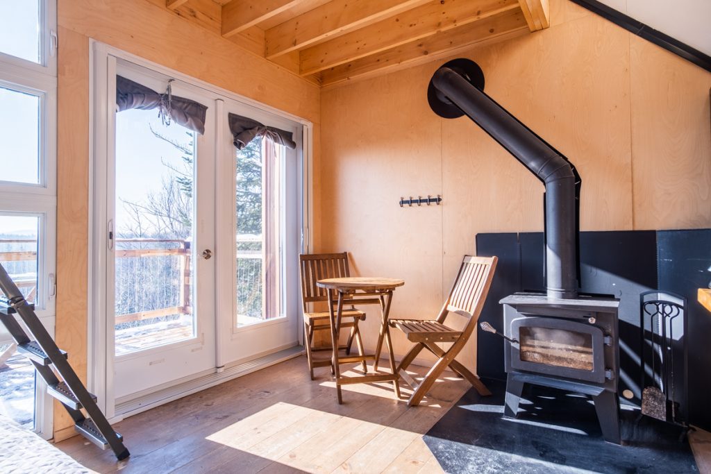 Laö Cabines fireplace getaway in the Eastern Townships