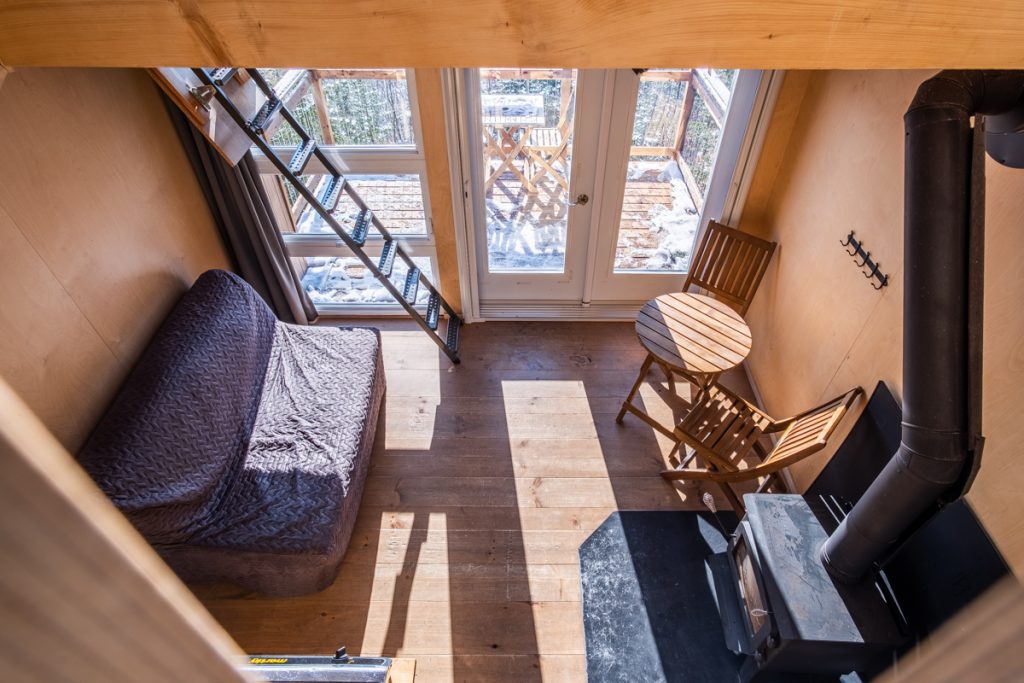 Laö Cabines living area getaway in the Eastern Townships