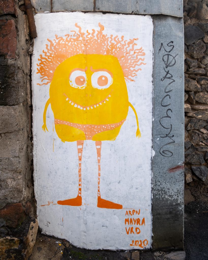 Street art in Kond - Yellow guy