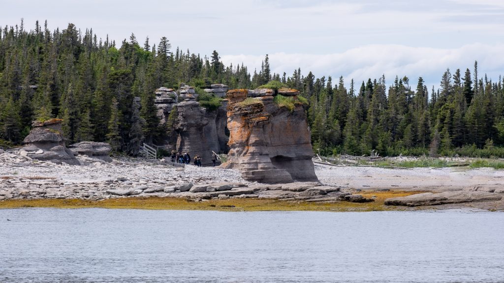 View of the monoliths in the Mingan Archipelago, one of the best sights on the Côte Nord