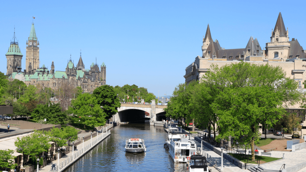 Rideau Canal cruise in Ottawa