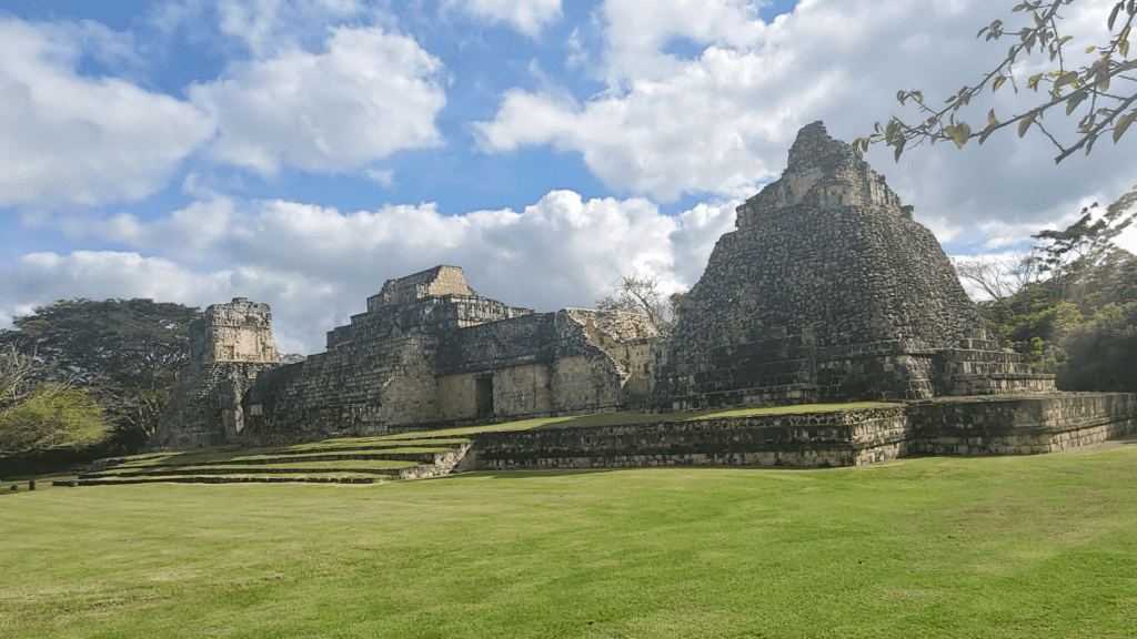 Dzibilnocac, unique ruins in Mexico