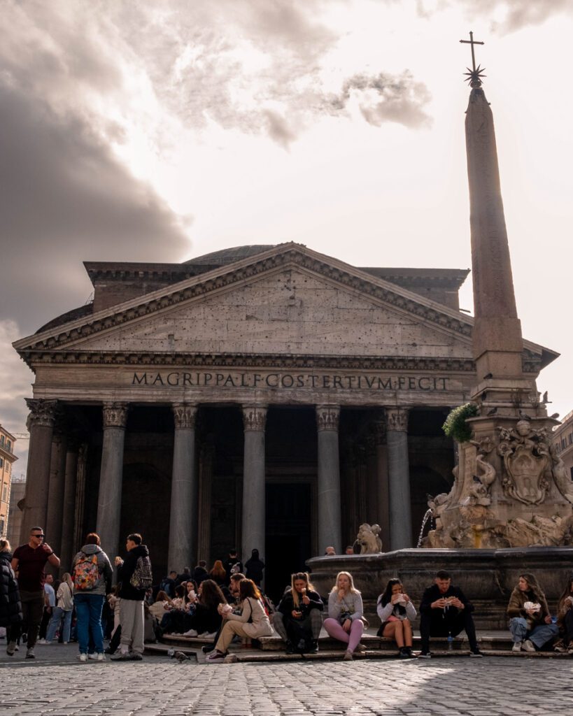 Pantheon. Rome landmarks in 3 days.