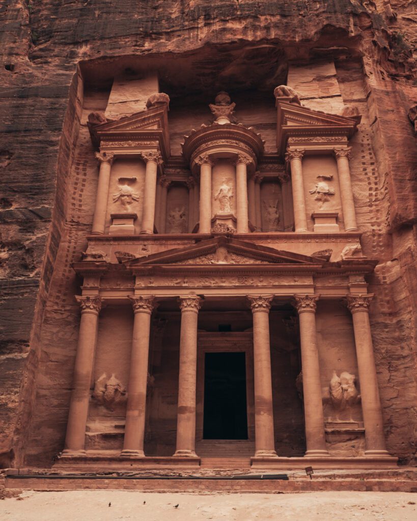 Petra in Jordan. Treasury in Petra. Jordan itinerary. Must-see in Jordan
