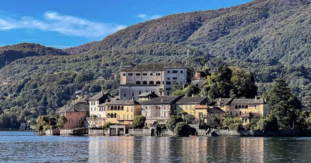 Orta San Giulio, place in north of italy. Towns in Northern Italy. best places to visit in northern italy. Hidden gem in northern italy.