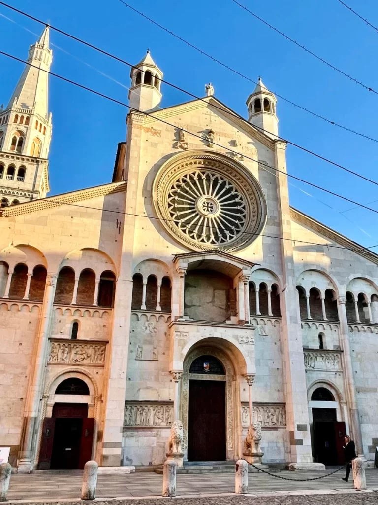 Modena, beautiful places to visit in North Italy. Towns in Northern Italy. Cities in Northern Italy