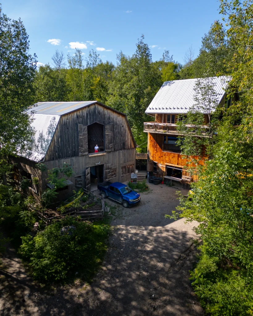 Rafting Momentum on Route 148 in the Outaouais. A road trip with RV stops for vanlifers. Outaouais travel guide. Road trip in Quebec