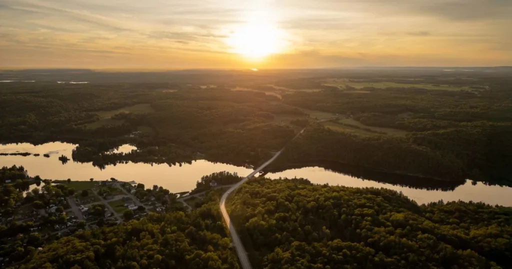 Sunset over Route 148 and Coulonge River in the Outaouais. The vanlife route in Quebec. Best road trip in Quebec for vanlife. Outaouais travel guide